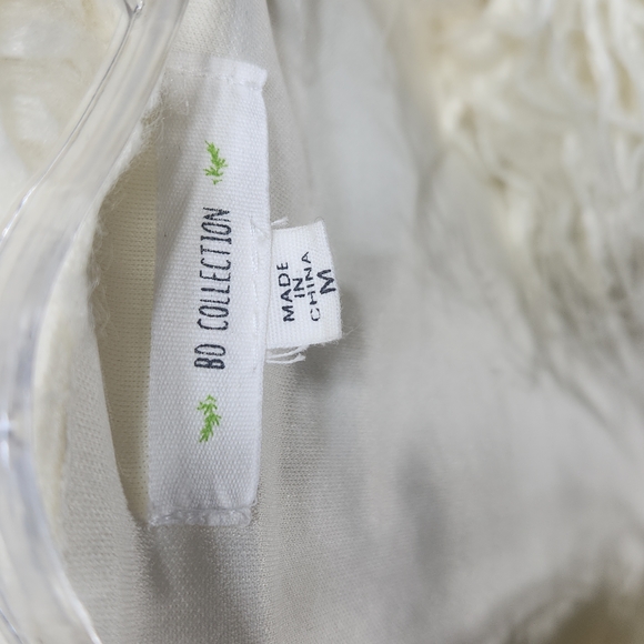 BO Collection off white creamy faux fur open front teddy vest size medium. - Picture 3 of 6